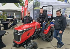 Frutec B.V. en Lagerweij van den Bergh met Gert-Jan Donker, Martijn van Doorn en Dirk-Jan lagerweij bij en op de Captain boomgaardtractor